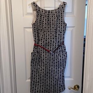 Women’s black and white dress with pockets